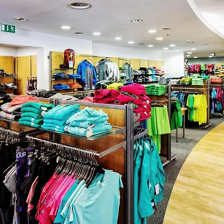 Отель Neuhintertux 4 Sterne Superior 4*