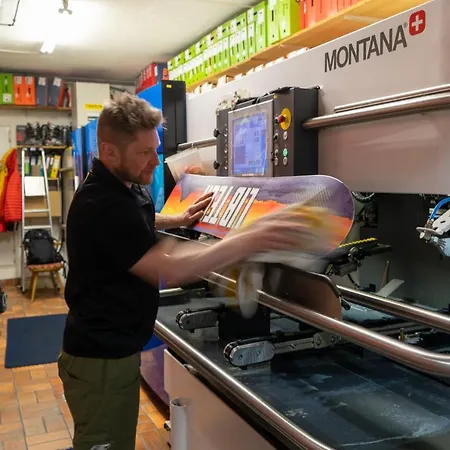 Neuhintertux 4 Sterne Superior מלון 4*