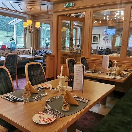 Neuhintertux 4 Sterne Superior מלון