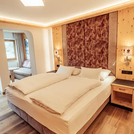 Neuhintertux 4 Sterne Superior Otel 4*