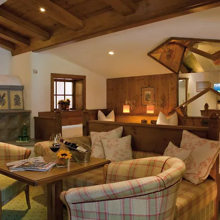 Neuhintertux 4 Sterne Superior מלון