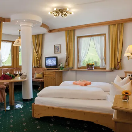 Neuhintertux 4 Sterne Superior Otel 4*