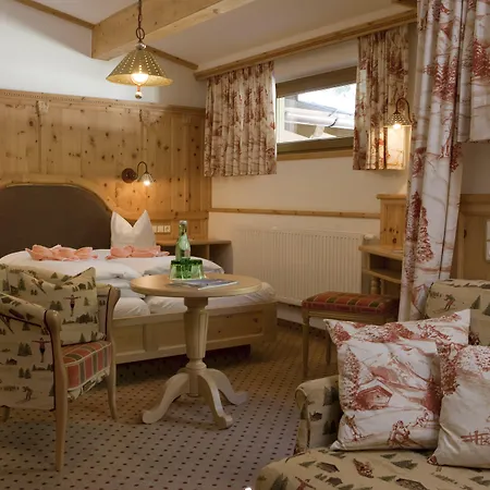 Otel Neuhintertux 4 Sterne Superior 4*