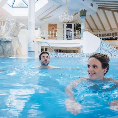 Отель Neuhintertux 4 Sterne Superior Тукс