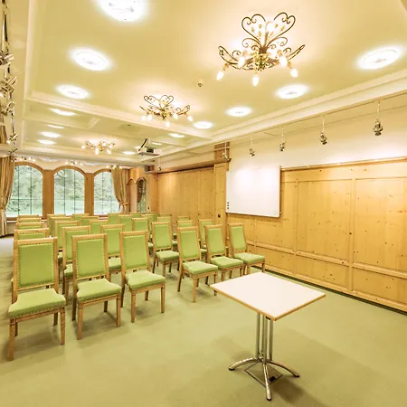 Neuhintertux 4 Sterne Superior מלון 4*