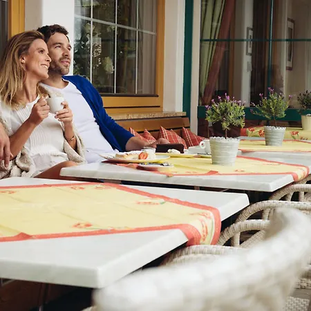 Neuhintertux 4 Sterne Superior מלון