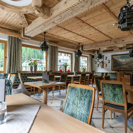 Neuhintertux 4 Sterne Superior טוקס