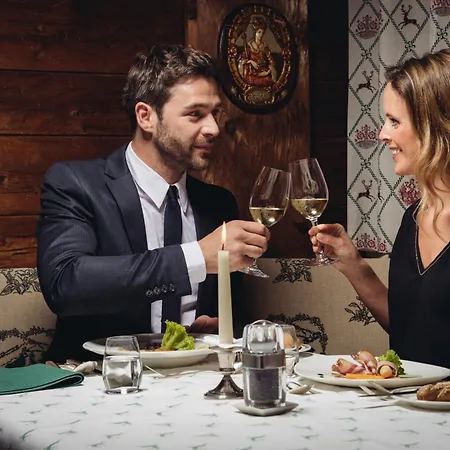 Neuhintertux 4 Sterne Superior מלון טוקס