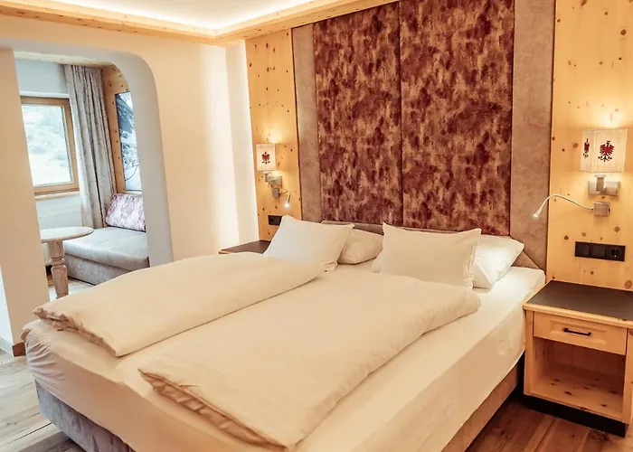 Neuhintertux 4 Sterne Superior Hotel 4*