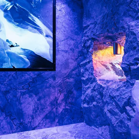 Neuhintertux 4 Sterne Superior מלון 4*