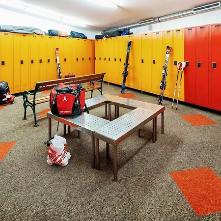 Neuhintertux Hotel 4*