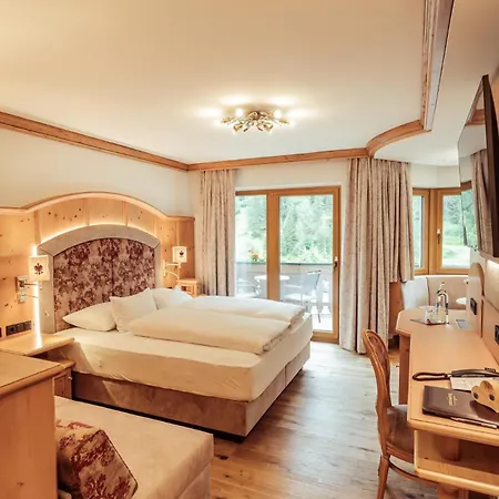 Neuhintertux Hotel Tux